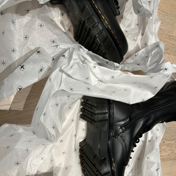 Dr.Martens Audrick 20I BOOT - Picture 2 of 5